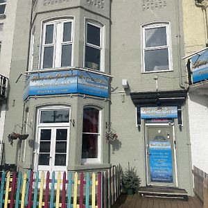 Henrys On The Prom